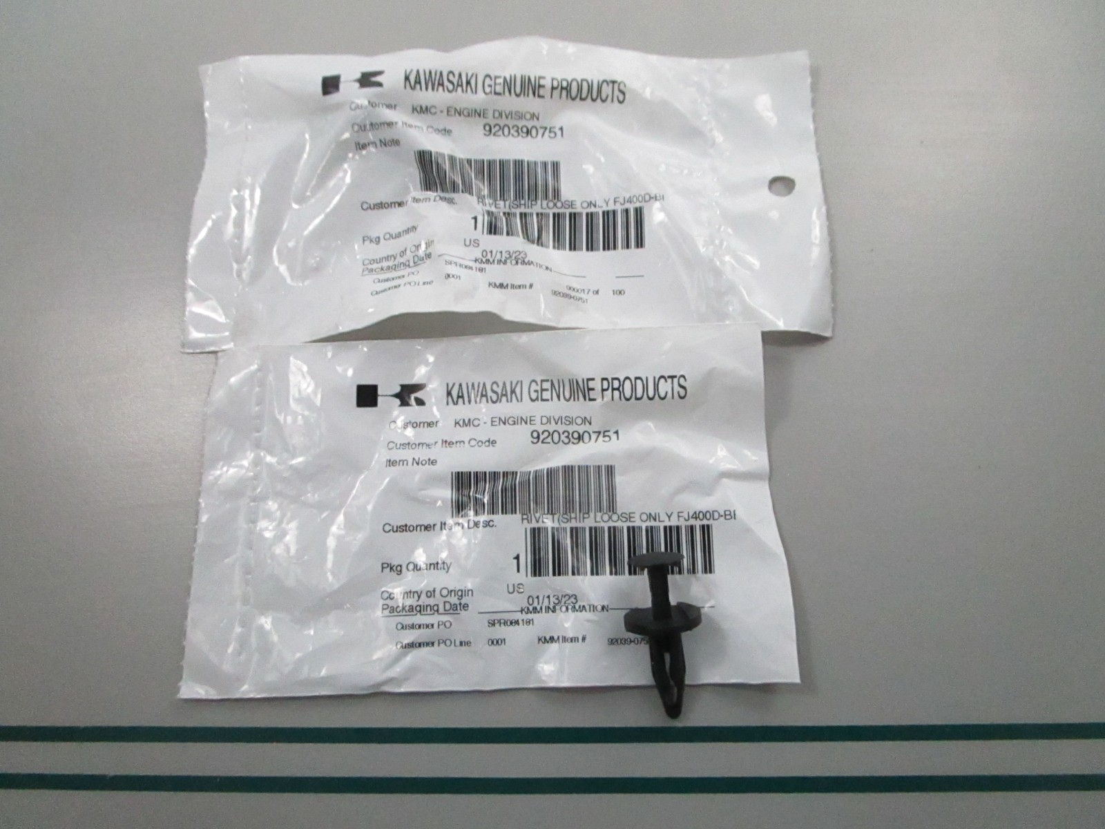 NEW OEM (LOT OF 2) 920390751 Kawasaki Rivet 0810