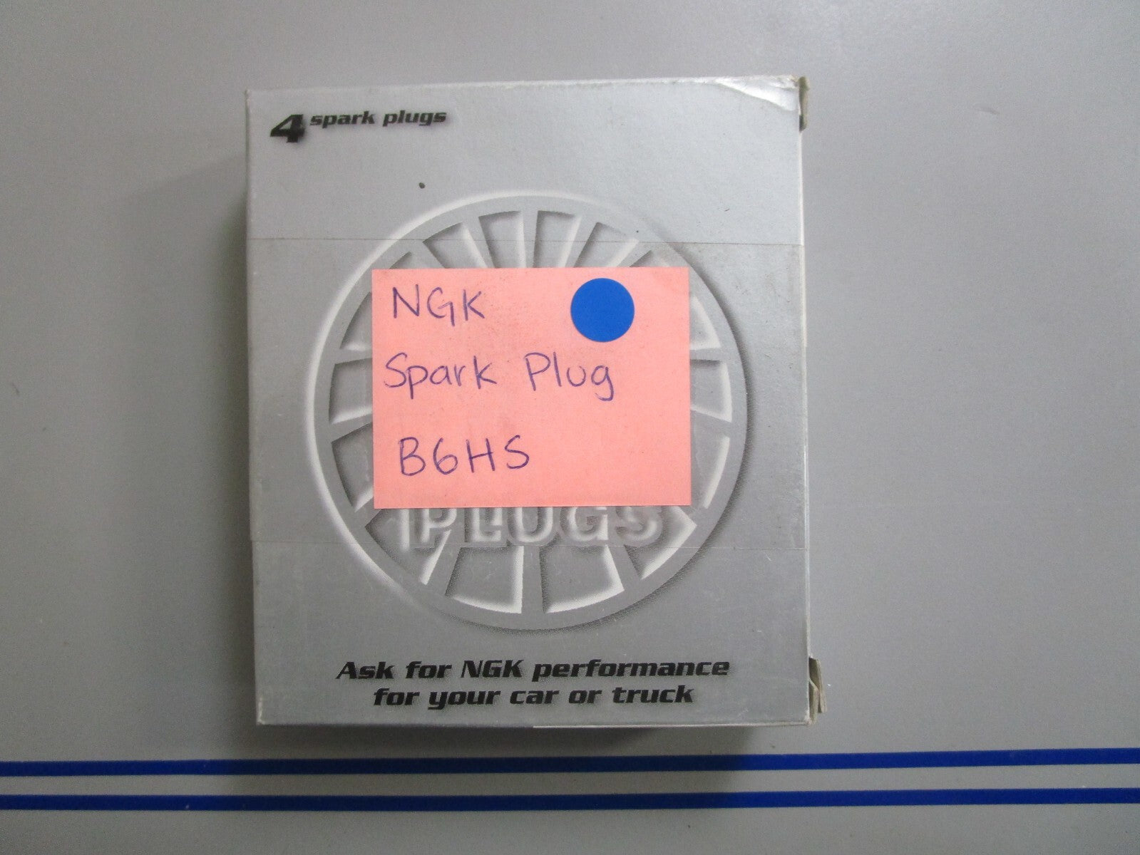 *NEW* (LOT OF 4) 0810 NGK Spark Plug B6HS