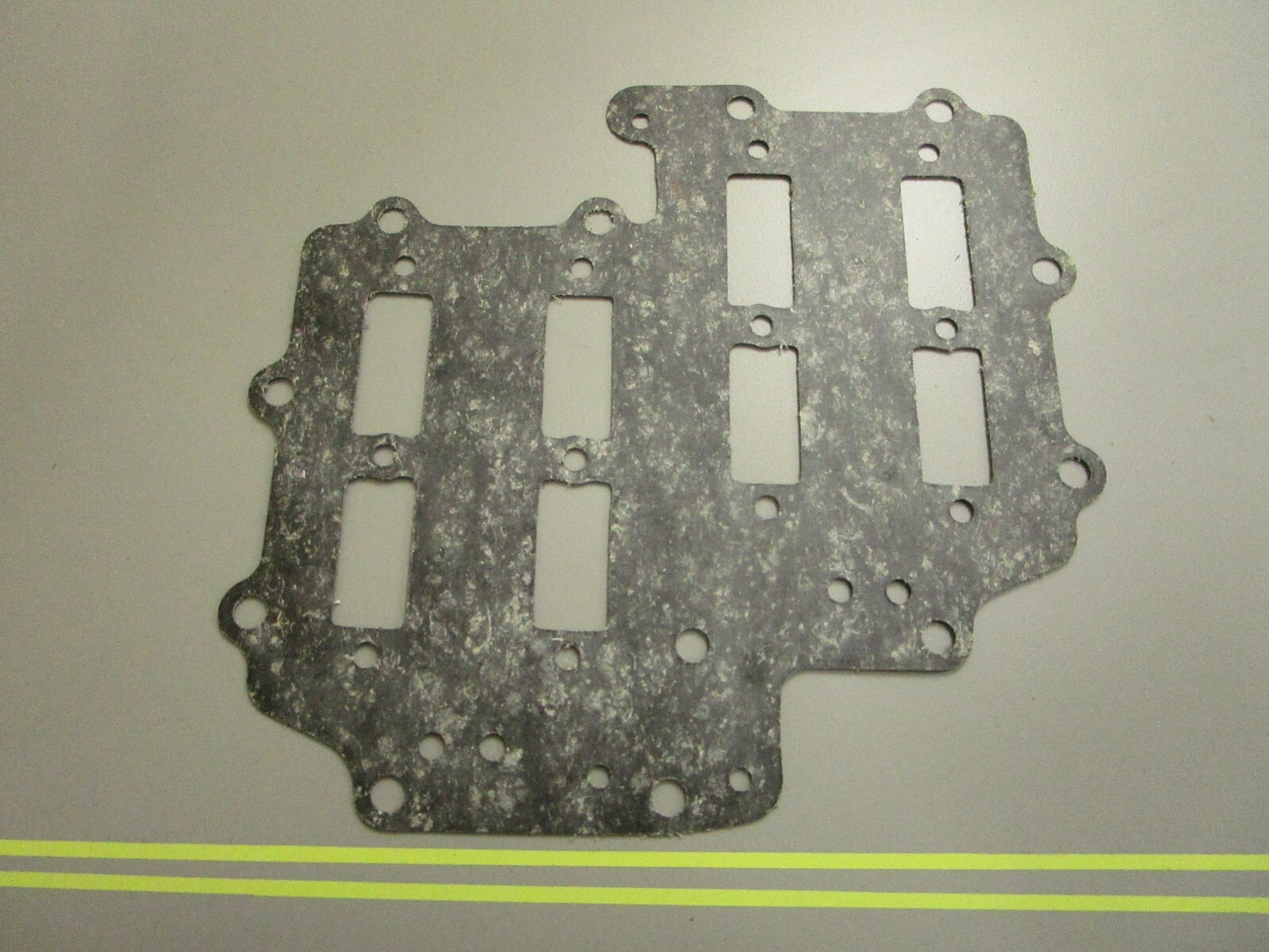 *NEW OEM* 0810 OMC Johnson Evinrude Gasket 305424 0305424