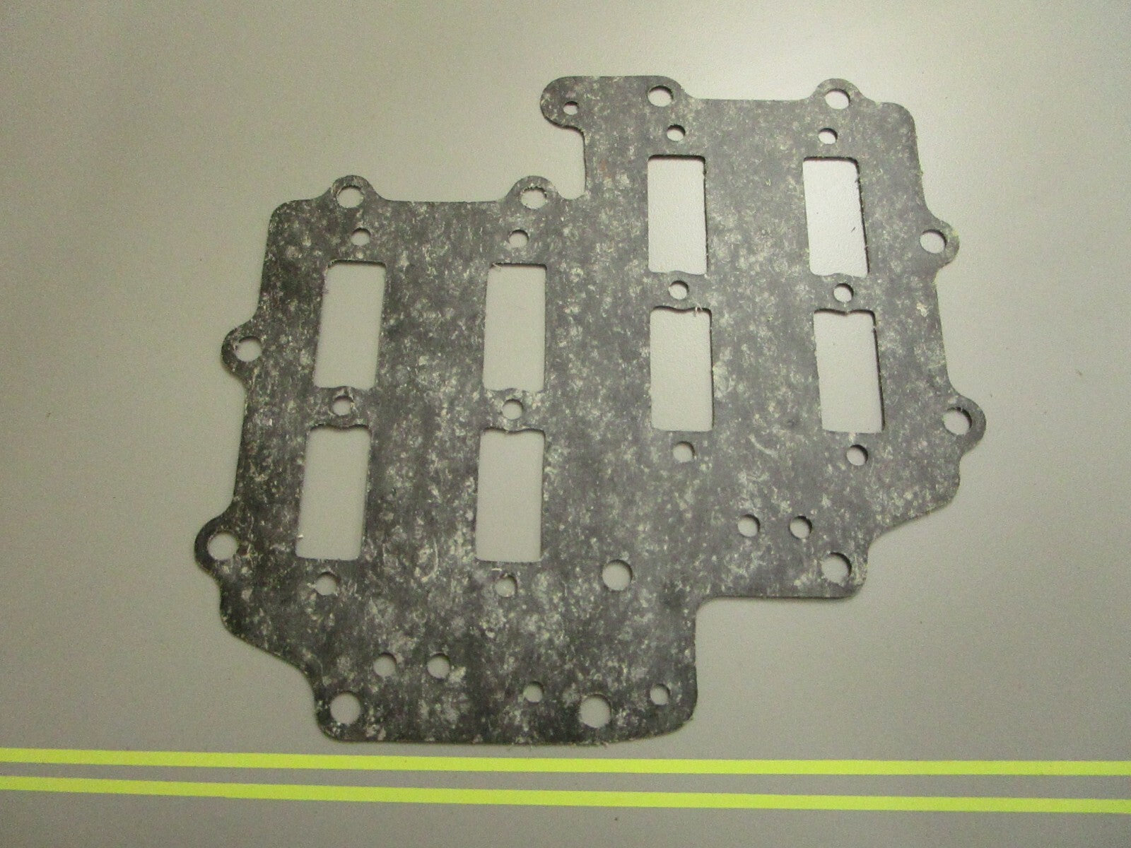 *NEW OEM* 0810 OMC Johnson Evinrude Gasket 305424 0305424