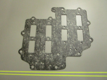 *NEW OEM* 0810 OMC Johnson Evinrude Gasket 305424 0305424