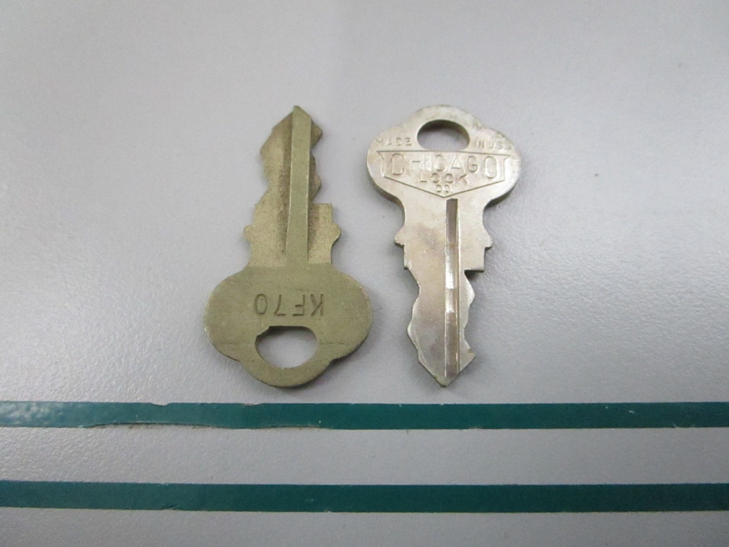 NEW OEM (LOT OF 2) 501585 0501585 OMC Johnson Evinrude KF70 Ignition Key 0810