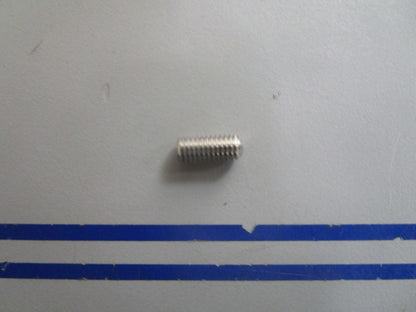 *NEW OEM* 0770 OMC Johnson Evinrude Set Screw 324967 0324967