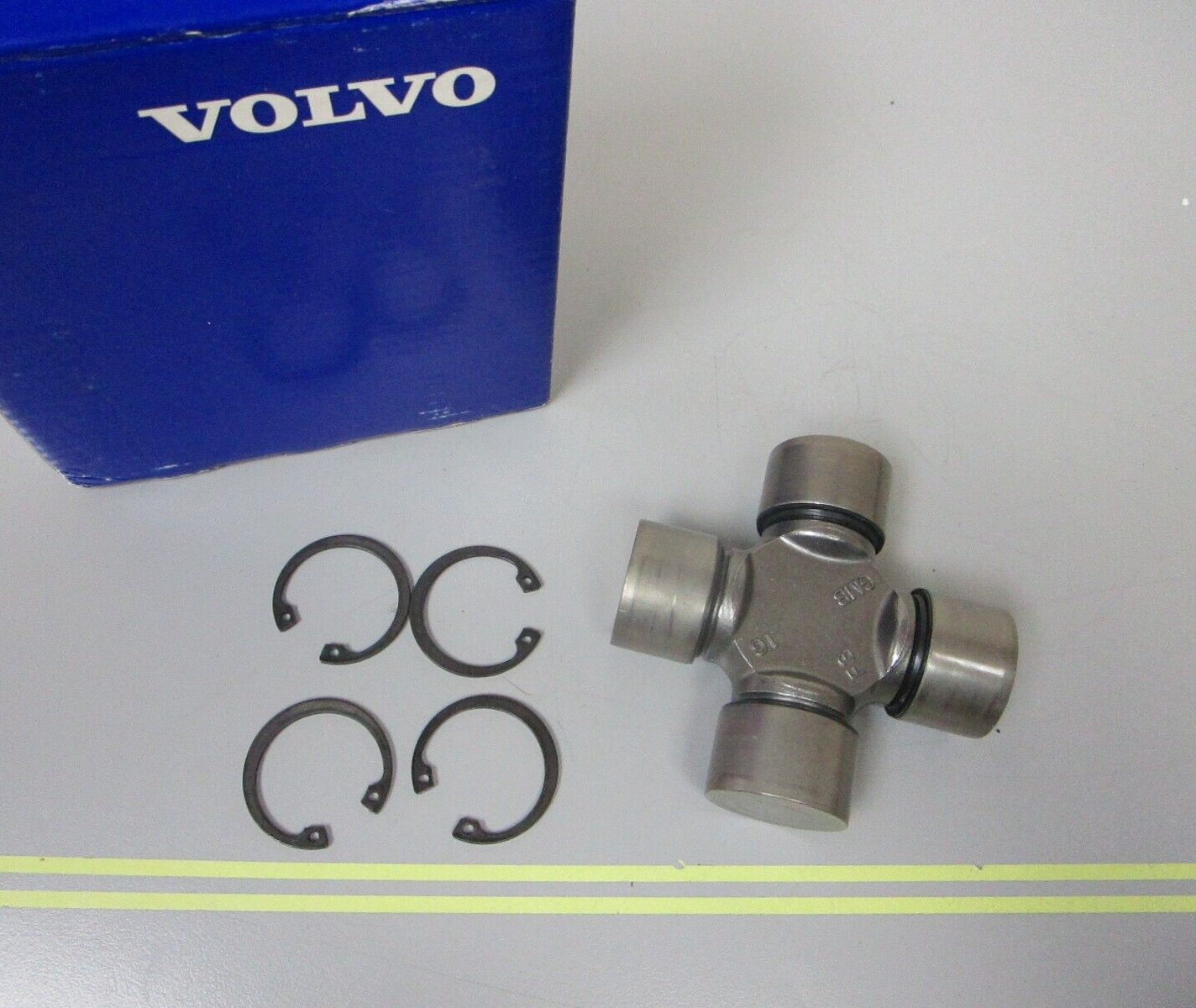 *NEW OEM* 0720 Volvo Penta U-Joint Spider 3860232