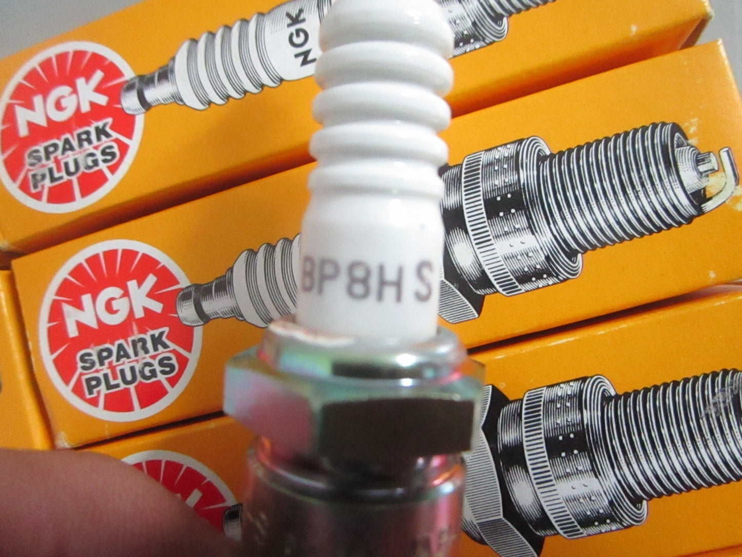 *NEW OEM* (LOT OF 10) 0820 NGK Spark Plug BP8HS