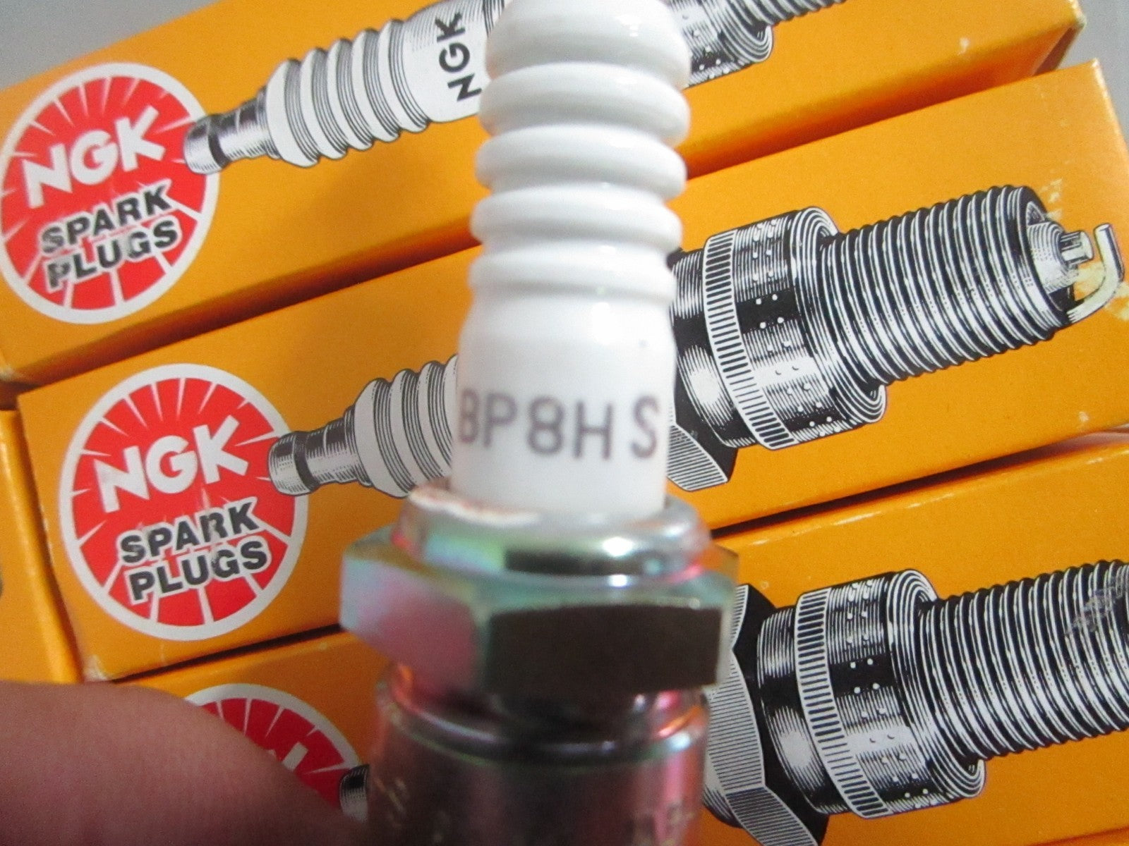 *NEW OEM* (LOT OF 10) 0820 NGK Spark Plug BP8HS