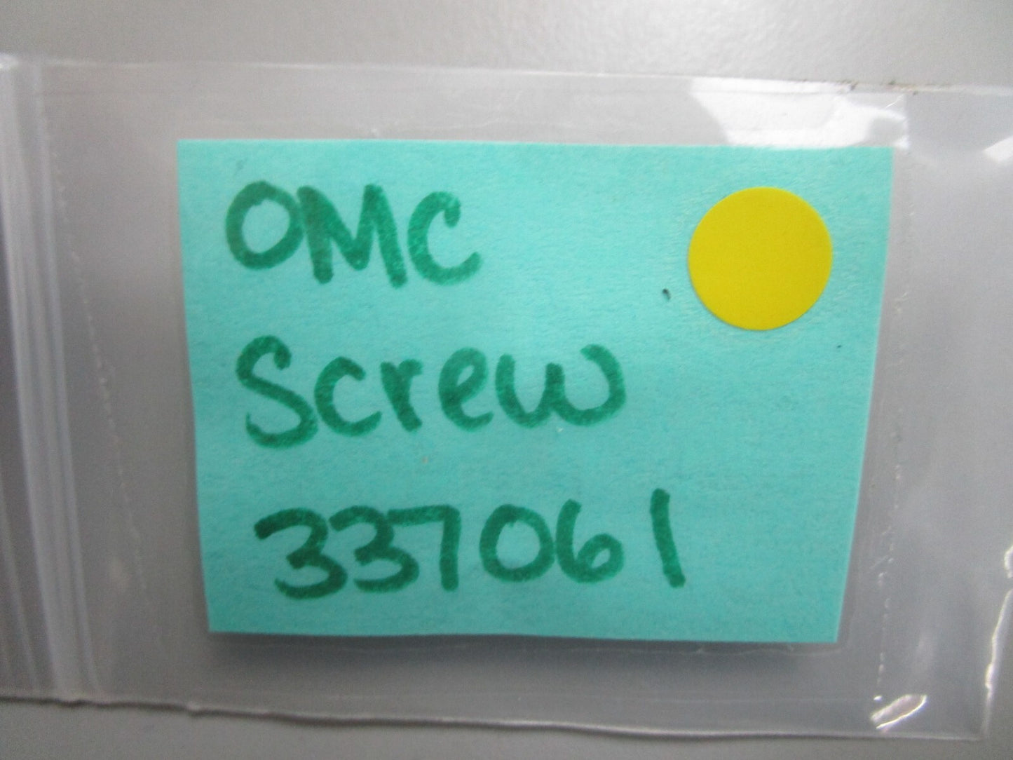 *NEW OEM* 0810 OMC Johnson Evinrude Screw 337061 0337061