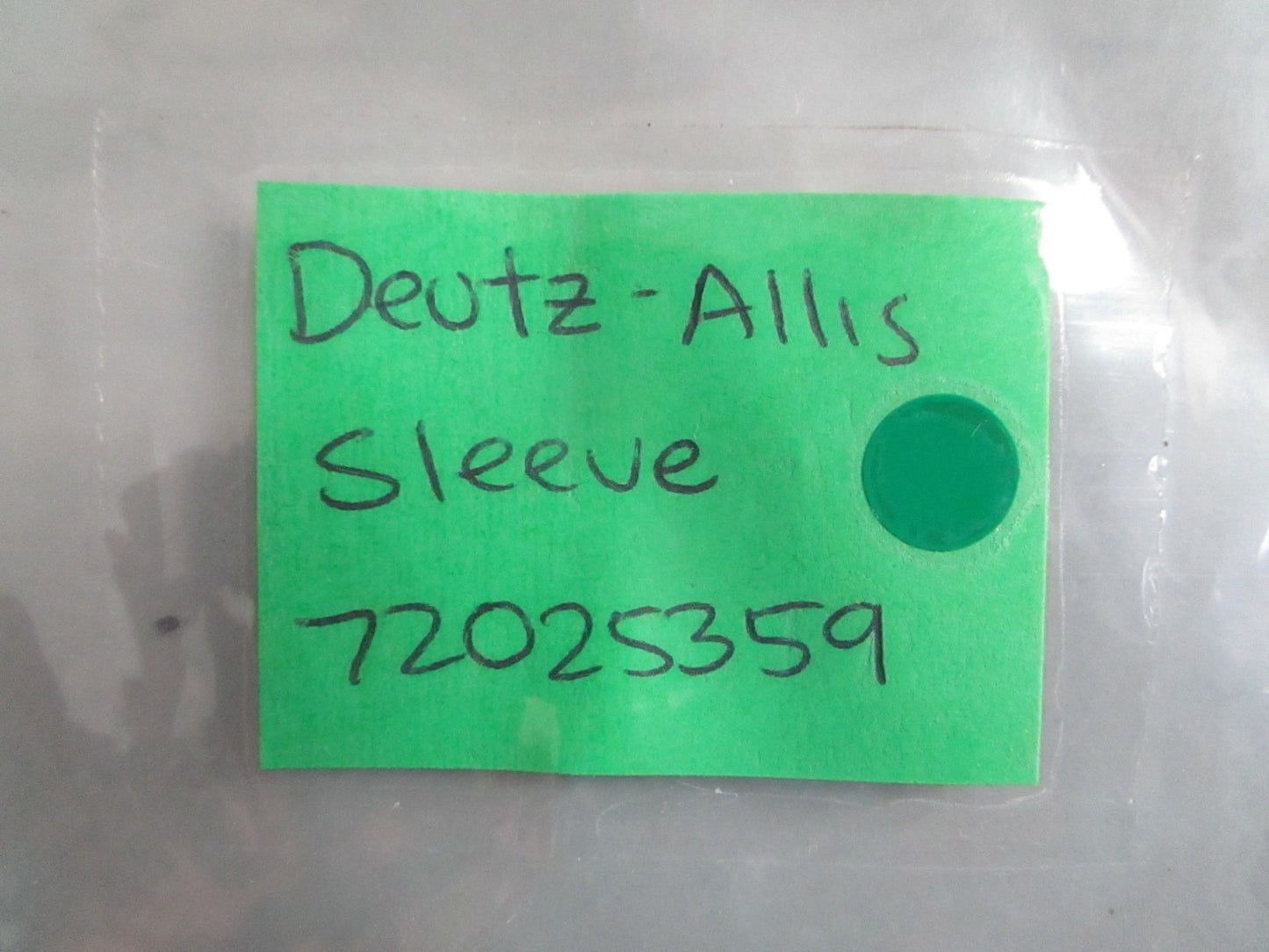 NEW OEM 72025359 Deutz-Allis Sleeve 0820