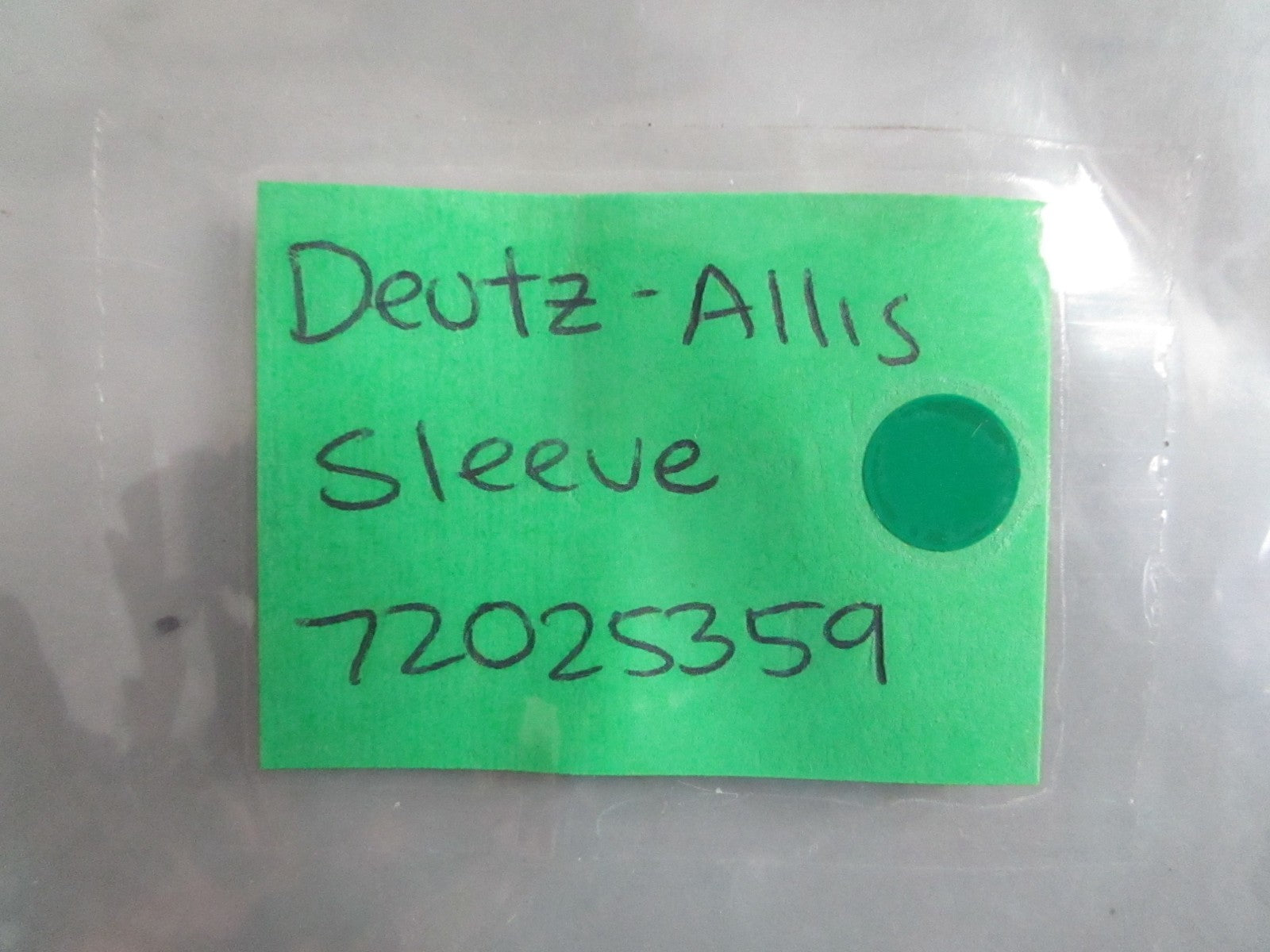 NEW OEM 72025359 Deutz-Allis Sleeve 0820
