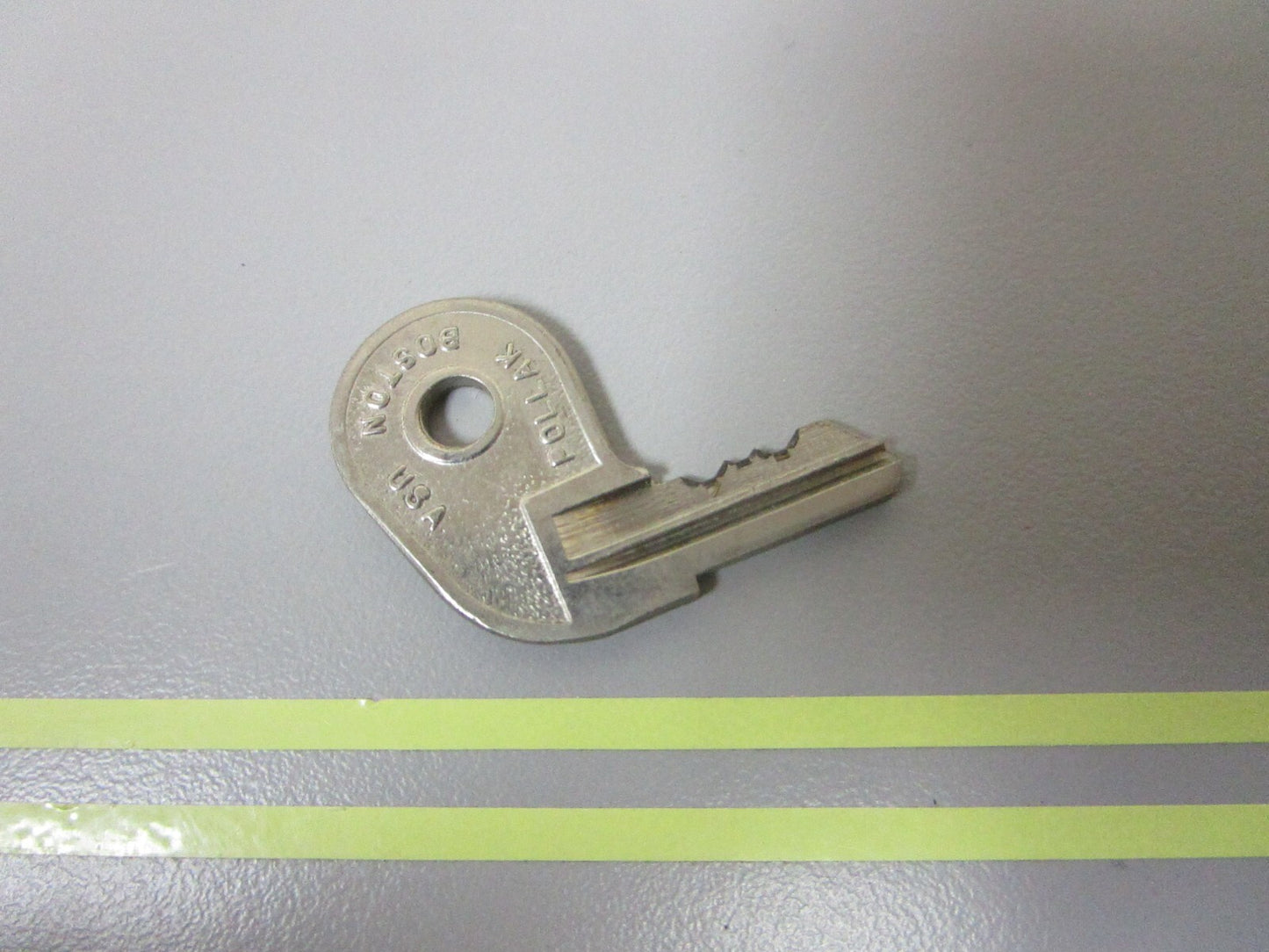 *NEW OEM* 0810 OMC Johnson Evinrude Ignition Key 73-8 501773 0501773