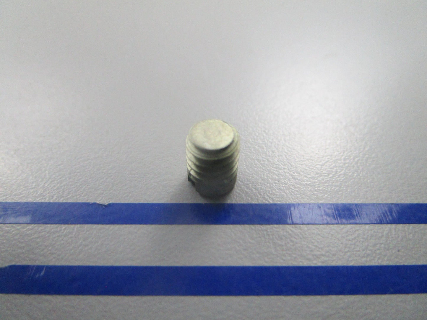 *NEW OEM* 0810 OMC Johnson Evinrude Motor Plug 303125 0303125