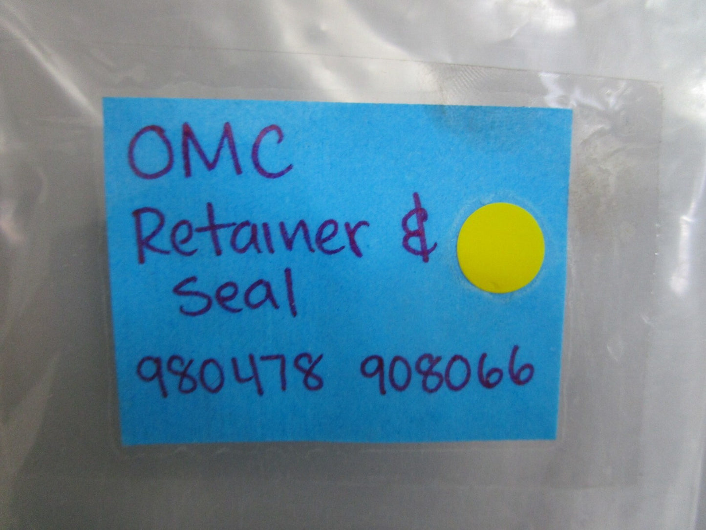 *NEW OEM* 0810 OMC Johnson Evinrude Retainer & Seal 980478 908066
