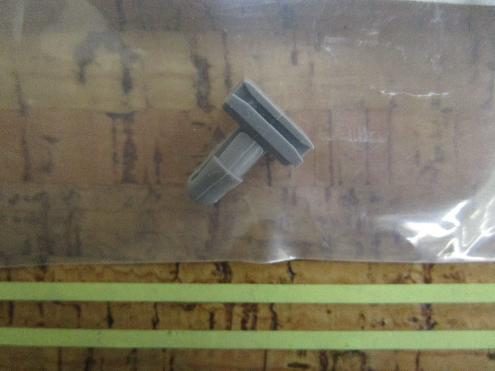 *NEW OEM* 0810 OMC Johnson Evinrude Mounting Clip 3011292