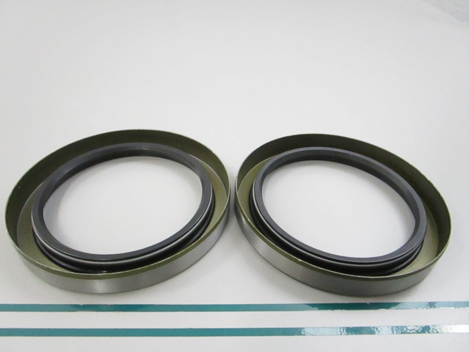 NEW (LOT OF 2) LP1400-9476  For: LPM Total Source Oil Seal 0810