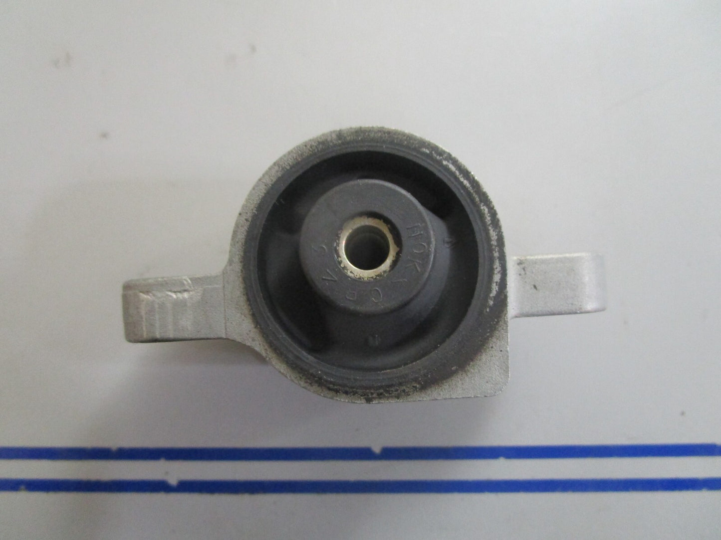 *NEW OEM* 0810 OMC Johnson Evinrude Upper Port Mount 5034475