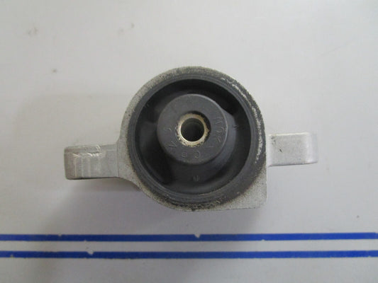 *NEW OEM* 0810 OMC Johnson Evinrude Upper Port Mount 5034475