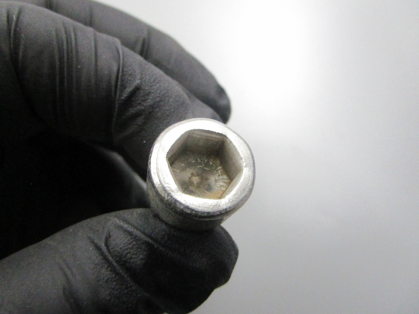 *NEW OEM* 0810 Volvo Penta Screw 941812