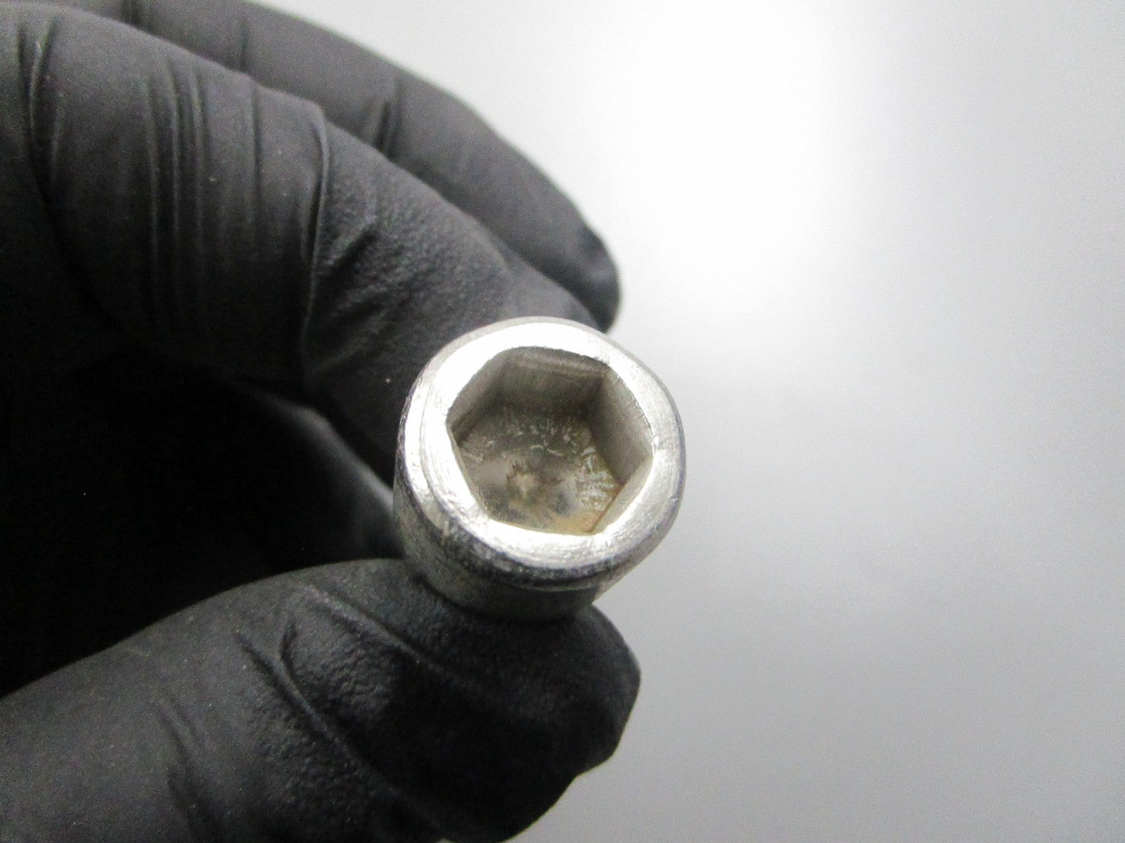 *NEW OEM* 0810 Volvo Penta Screw 941812