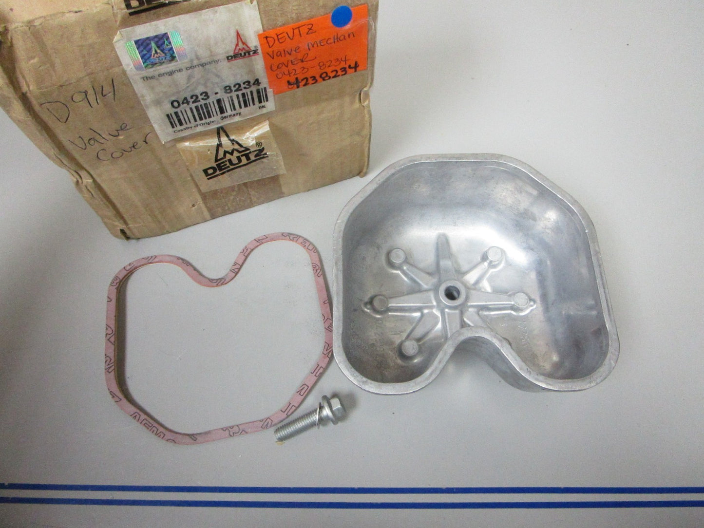 *NEW OEM* 0720 Deutz Valve Mechan Cover 0423-8234