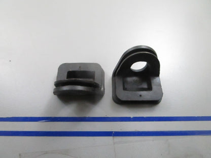 *NEW OEM* (LOT OF 2) 0810 OMC Johnson Evinrude Grommet 331584 0331584