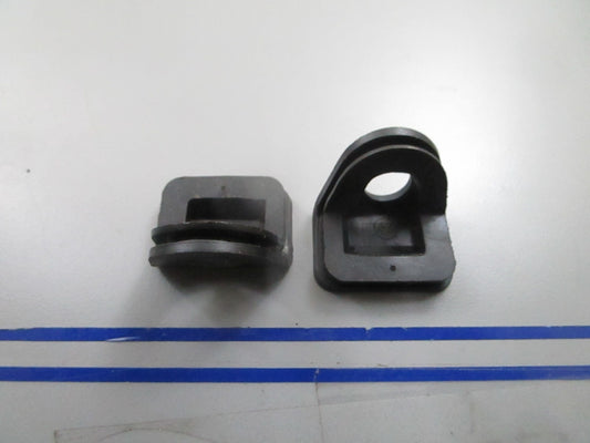 *NEW OEM* (LOT OF 2) 0810 OMC Johnson Evinrude Grommet 331584 0331584