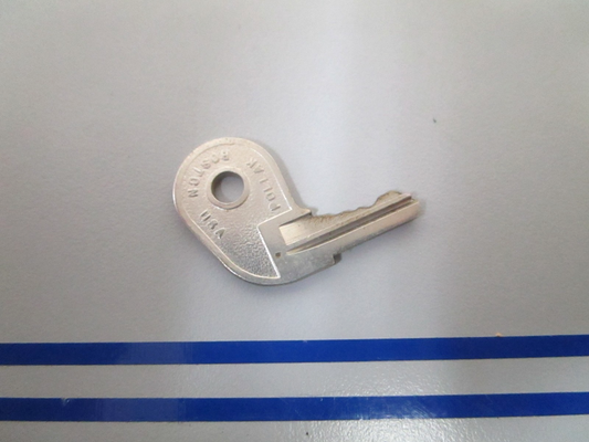 NEW OEM 501793 0501793 OMC Johnson Evinrude #28 Ignition Key 0810