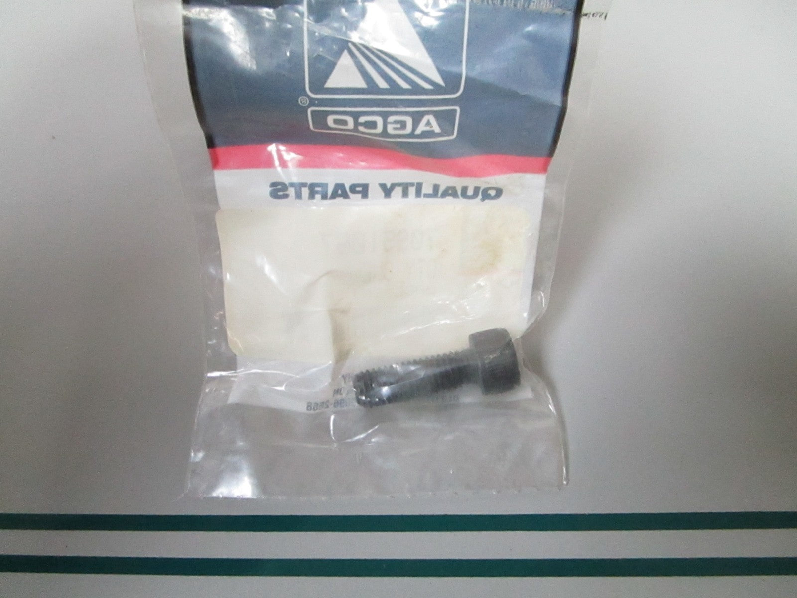 NEW OEM 70951067 AGCO Bolt 0810