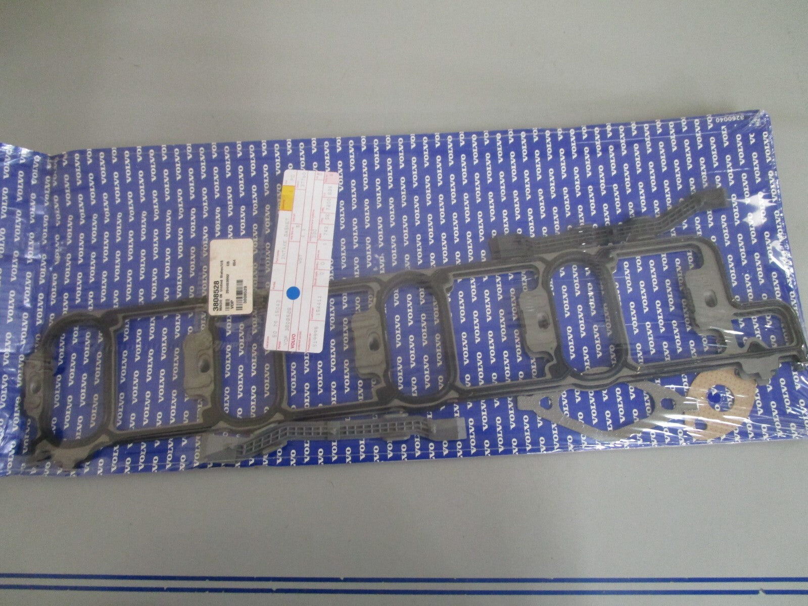 *NEW OEM* 0820 Volvo Penta Cylinder Intake Gasket 3808528