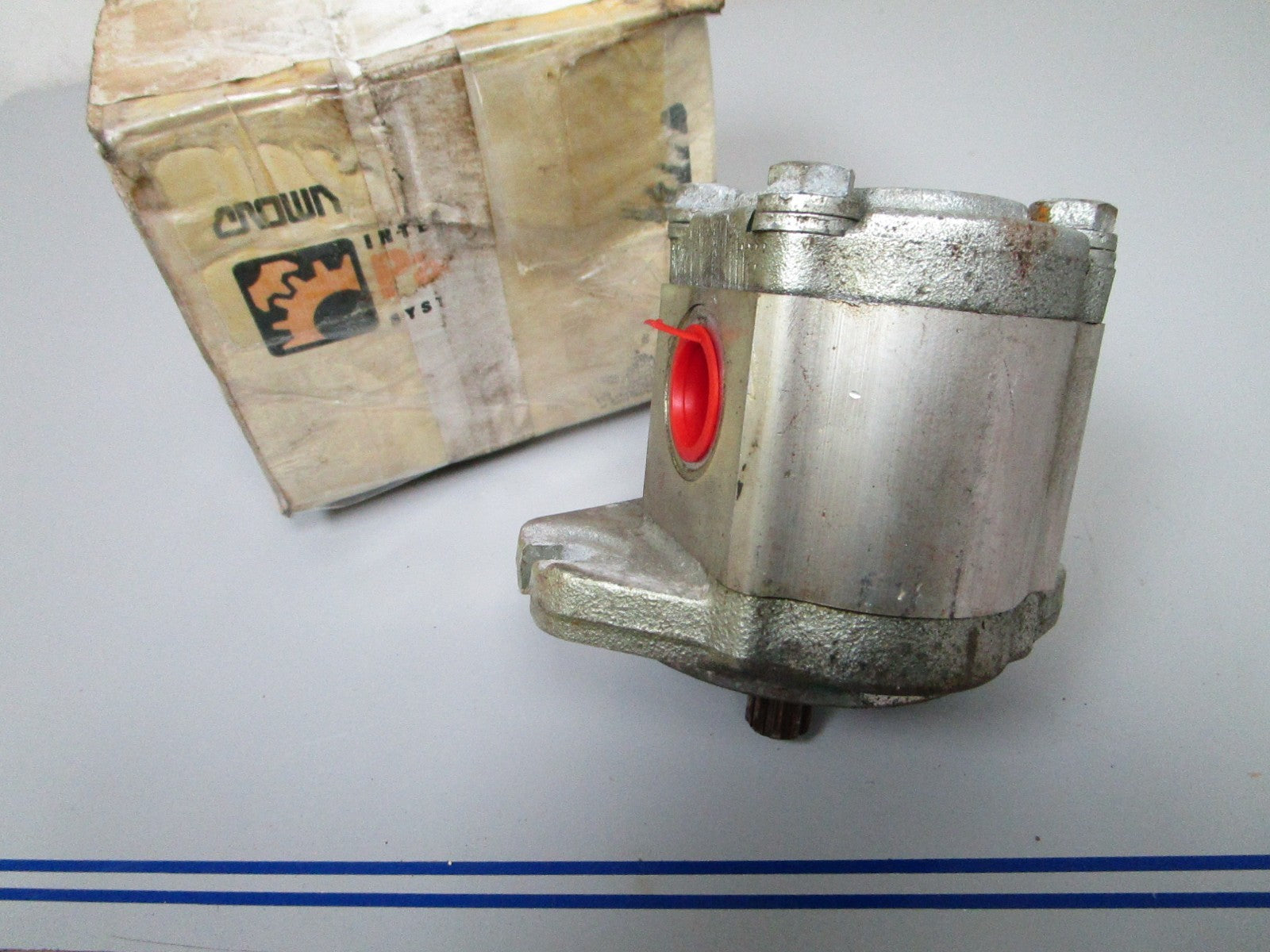 NEW OEM 121201 Crown Hydraulic Pump 0720