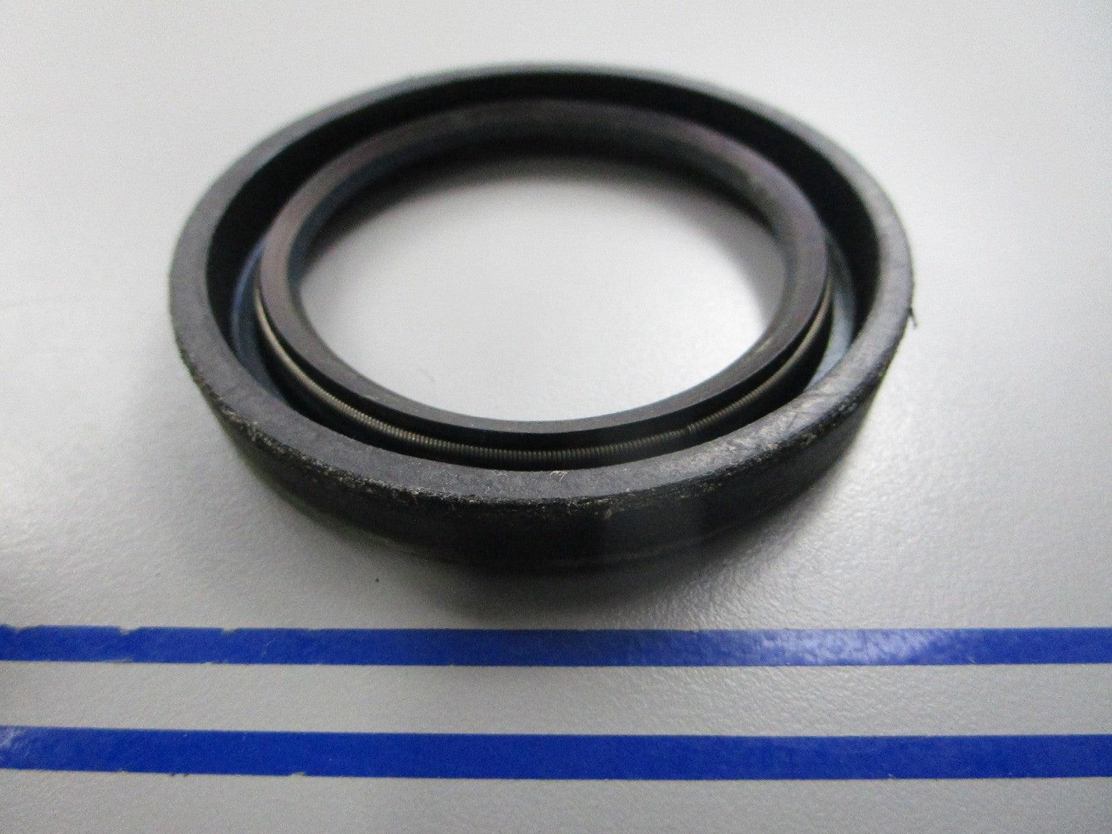 NEW OEM 908319 0908319 OMC Johnson Evinrude Seal 0810