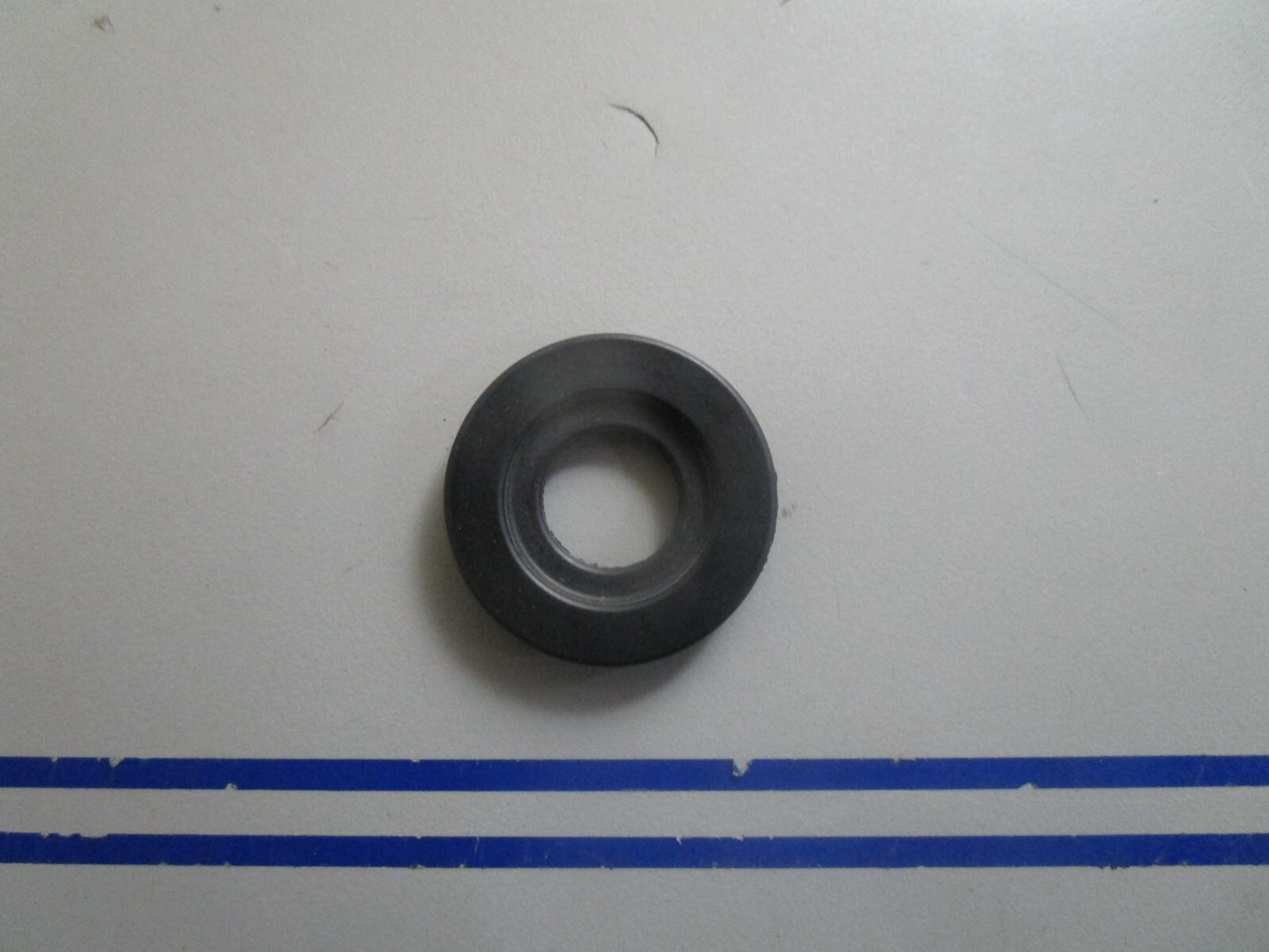 *NEW OEM* 0810 OMC Johnson Evinrude Grommet 331537 0331537
