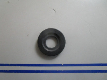 *NEW OEM* 0810 OMC Johnson Evinrude Grommet 331537 0331537