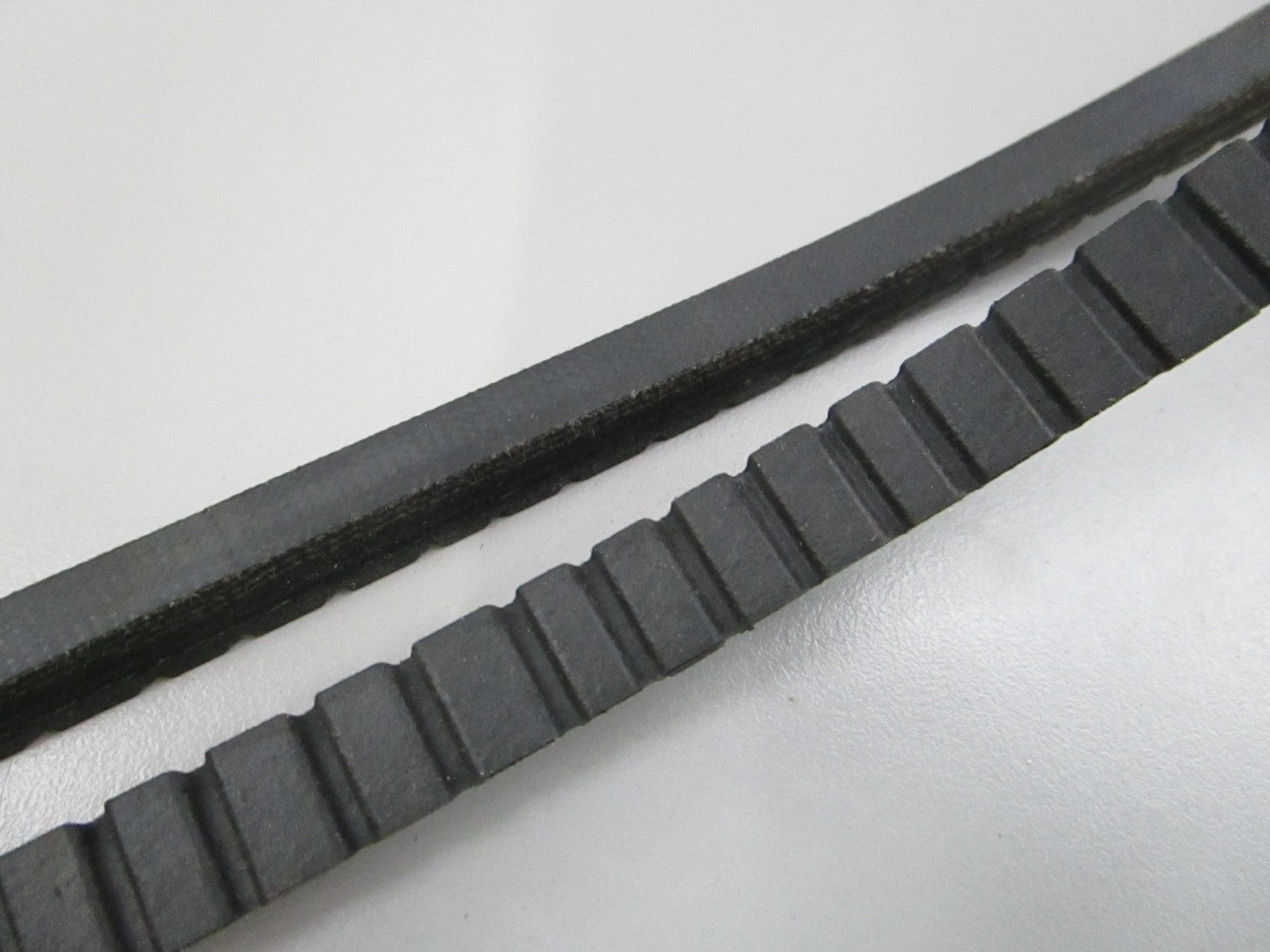 NEW 15400 Dayco Serpentine Belt 0810