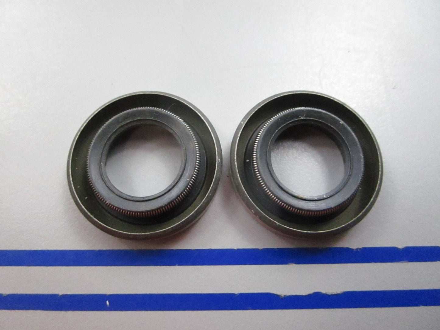 NEW OEM (LOT OF 2) 330327 0330327 OMC Johnson Evinrude Oil Seal 0810