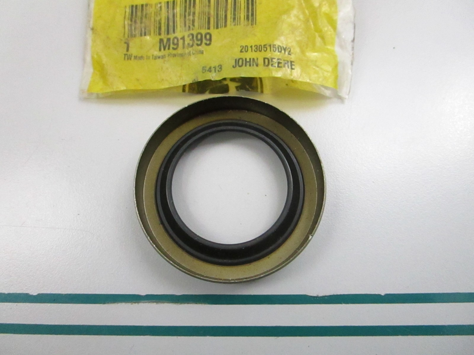NEW OEM M91399 John Deere Spindle Hub Seal 0810