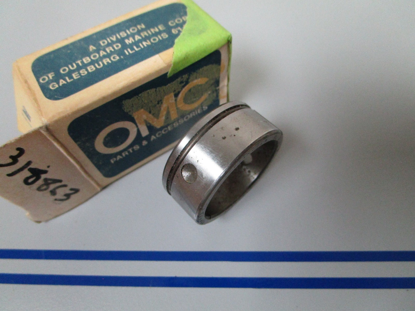 NEW OEM 318863 0318863 OMC Johnson Evinrude Center Bearing Split Sleeve 0720