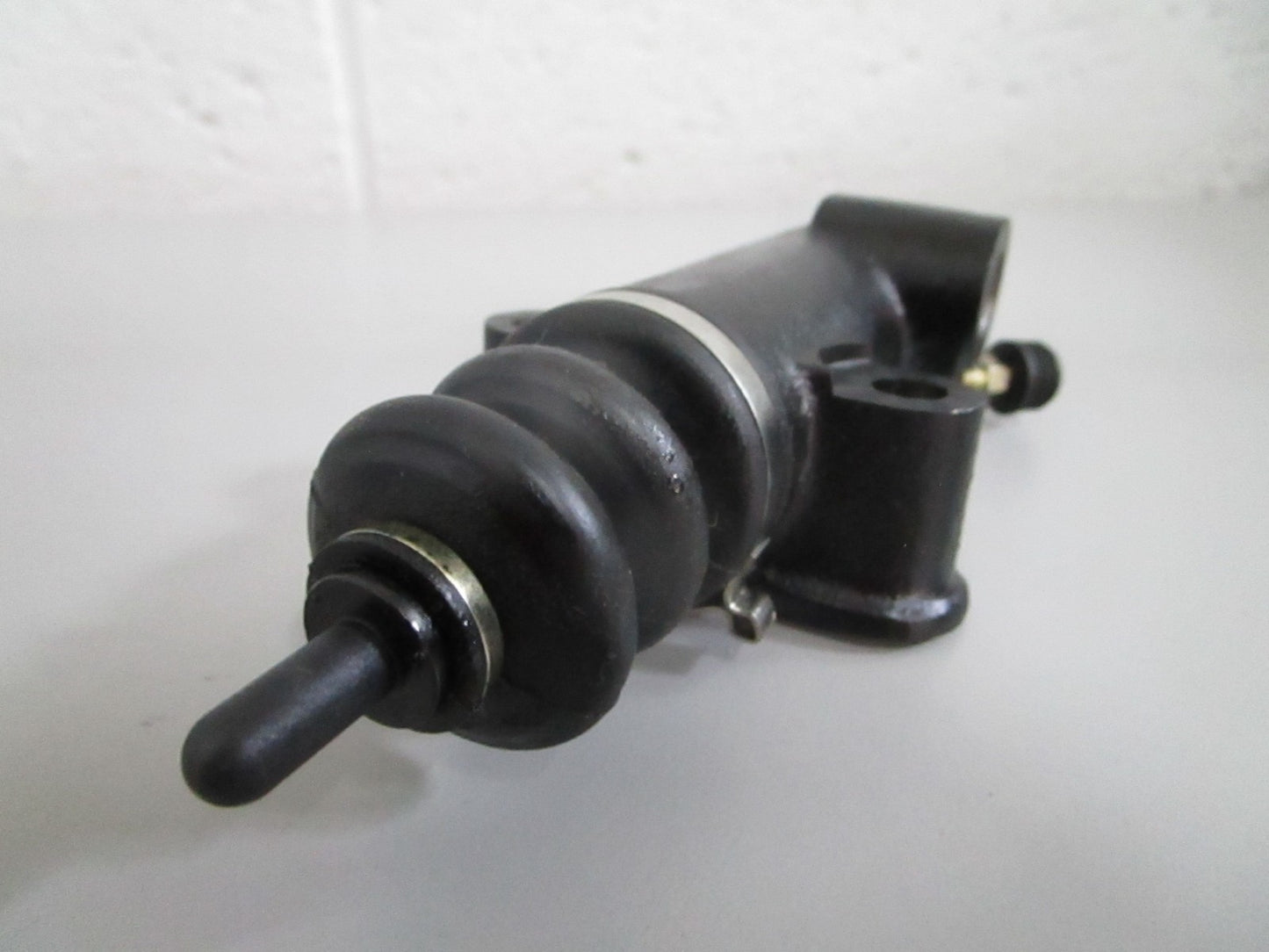 NEW OEM 0002954207 Mercedes-Benz Slave Cylinder 0820