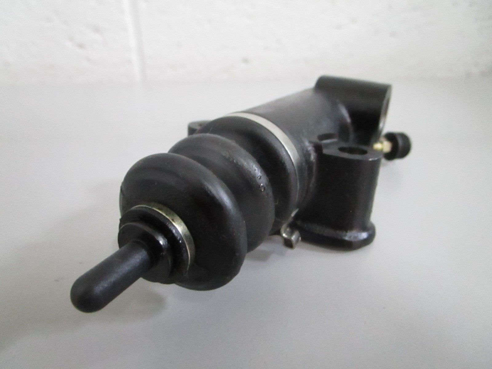 NEW OEM 0002954207 Mercedes-Benz Slave Cylinder 0820