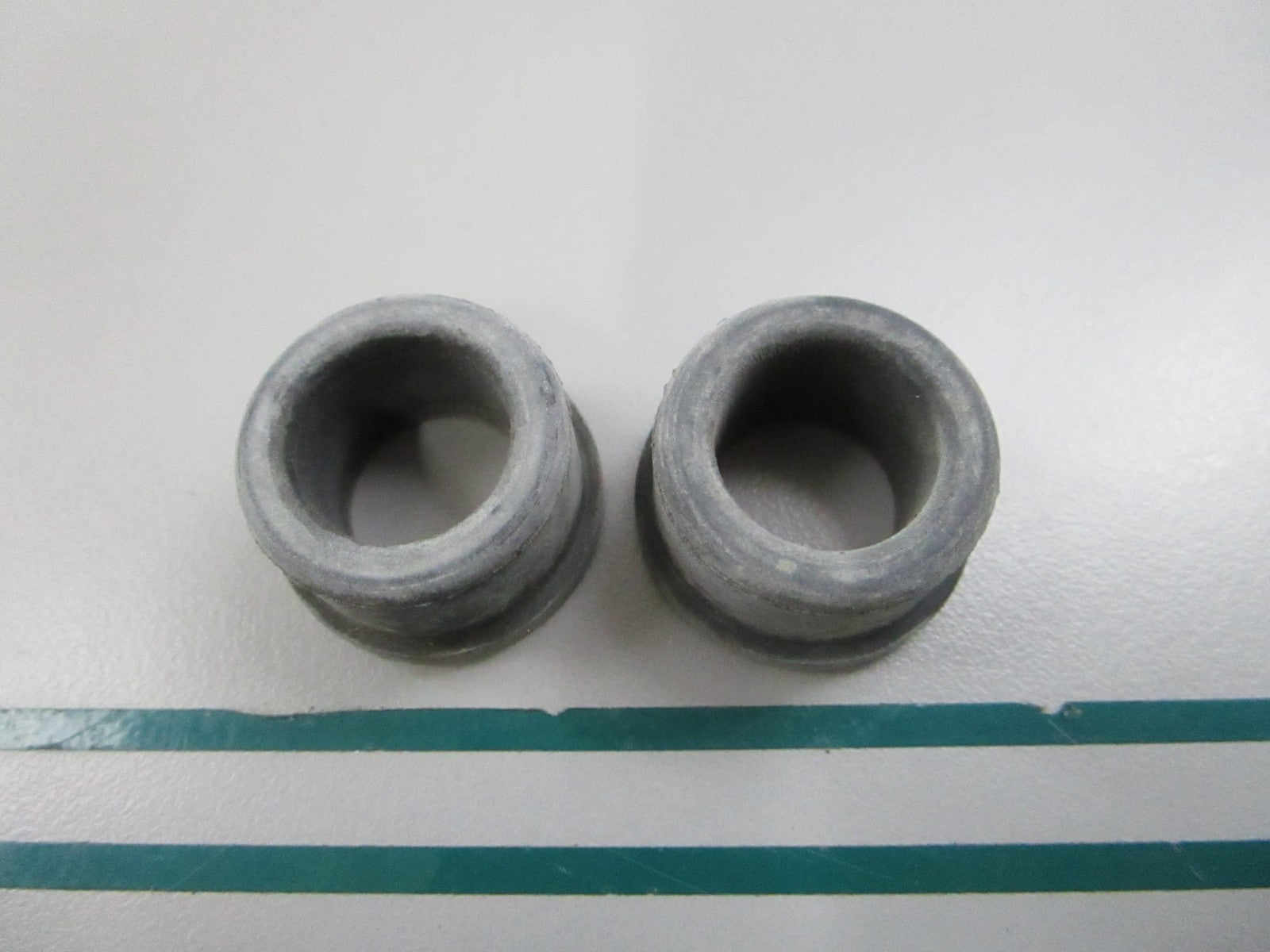 NEW OEM (LOT OF 2) 122406 0122406 OMC Johnson Evinrude Grommet 0810