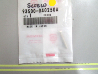 *NEW OEM* 0750 Honda SCREW 93500-040250A