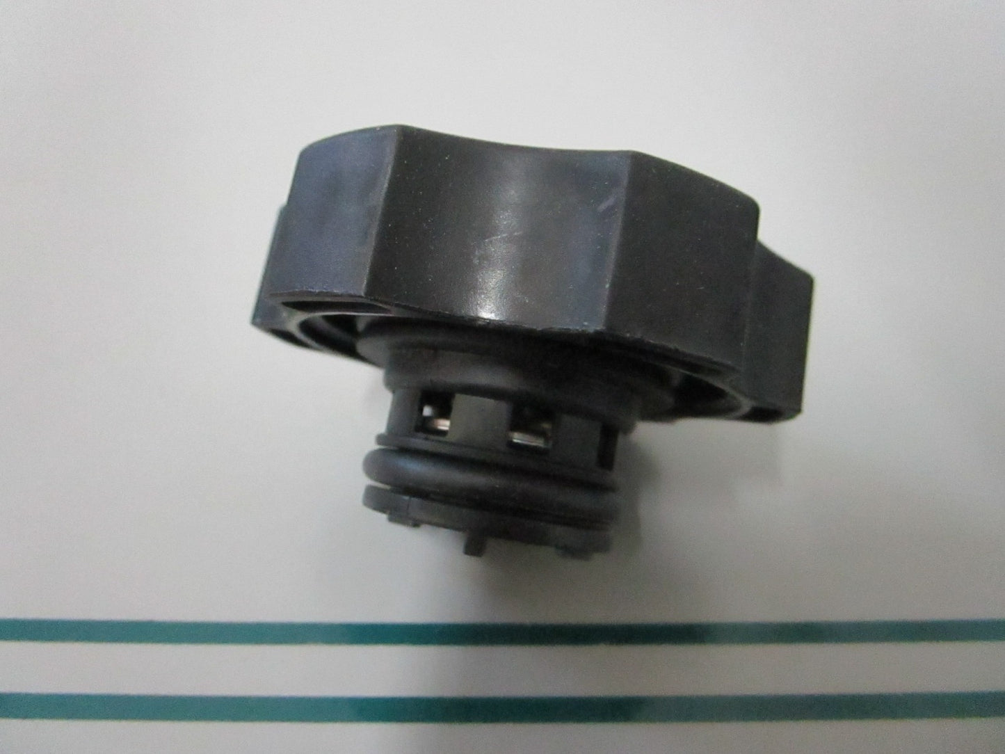 NEW OEM AT372657 John Deere Radiator Filler Cap 0810
