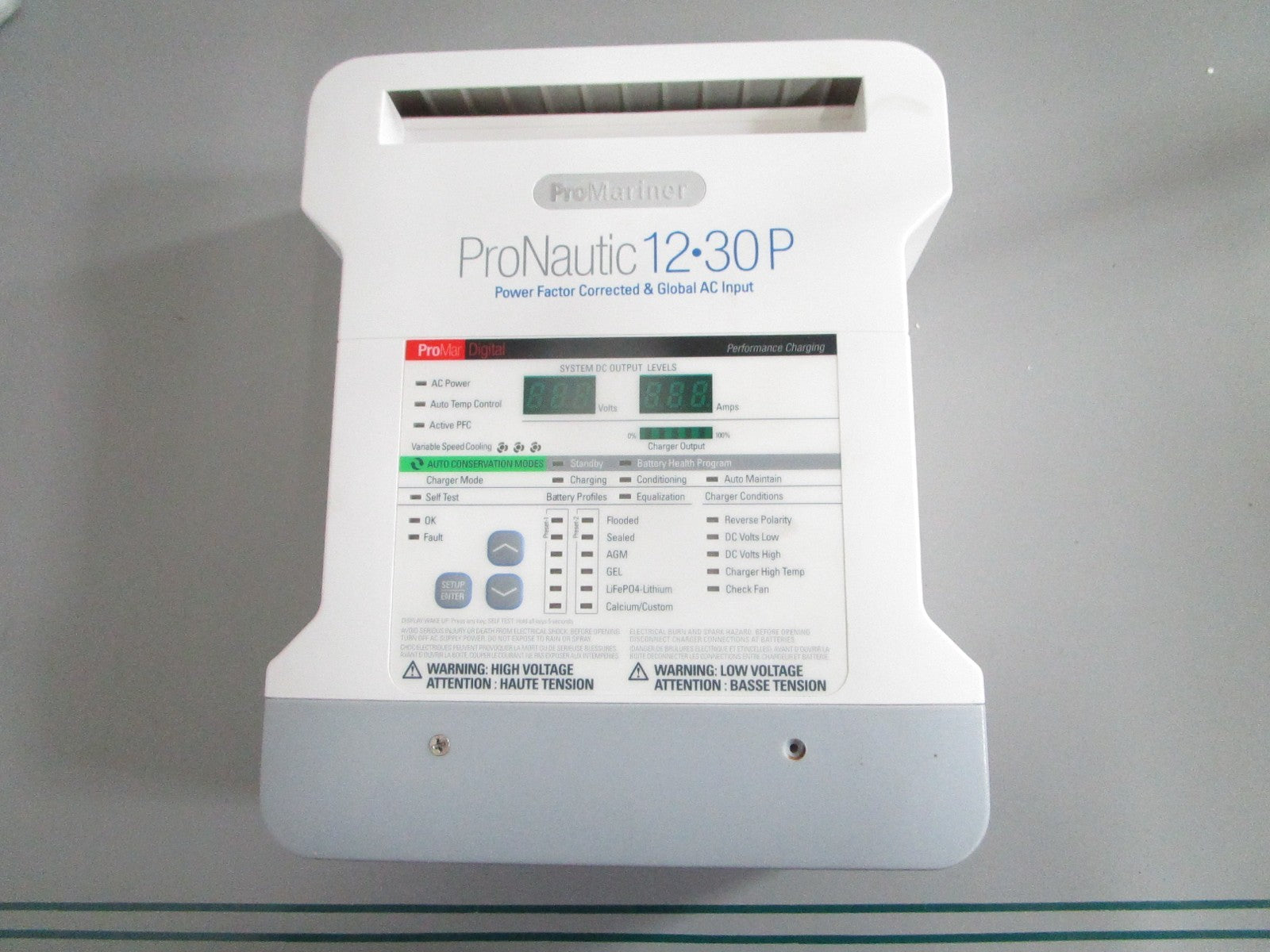 NEW OEM 63130 ProMariner ProNautic 12•30P 30A 3 Bank Battery Charger 0820