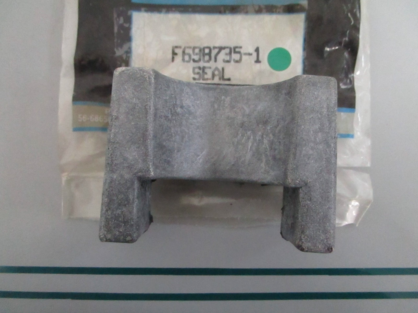 NEW OEM F698735-1 Mercury Quicksilver Seal 0820