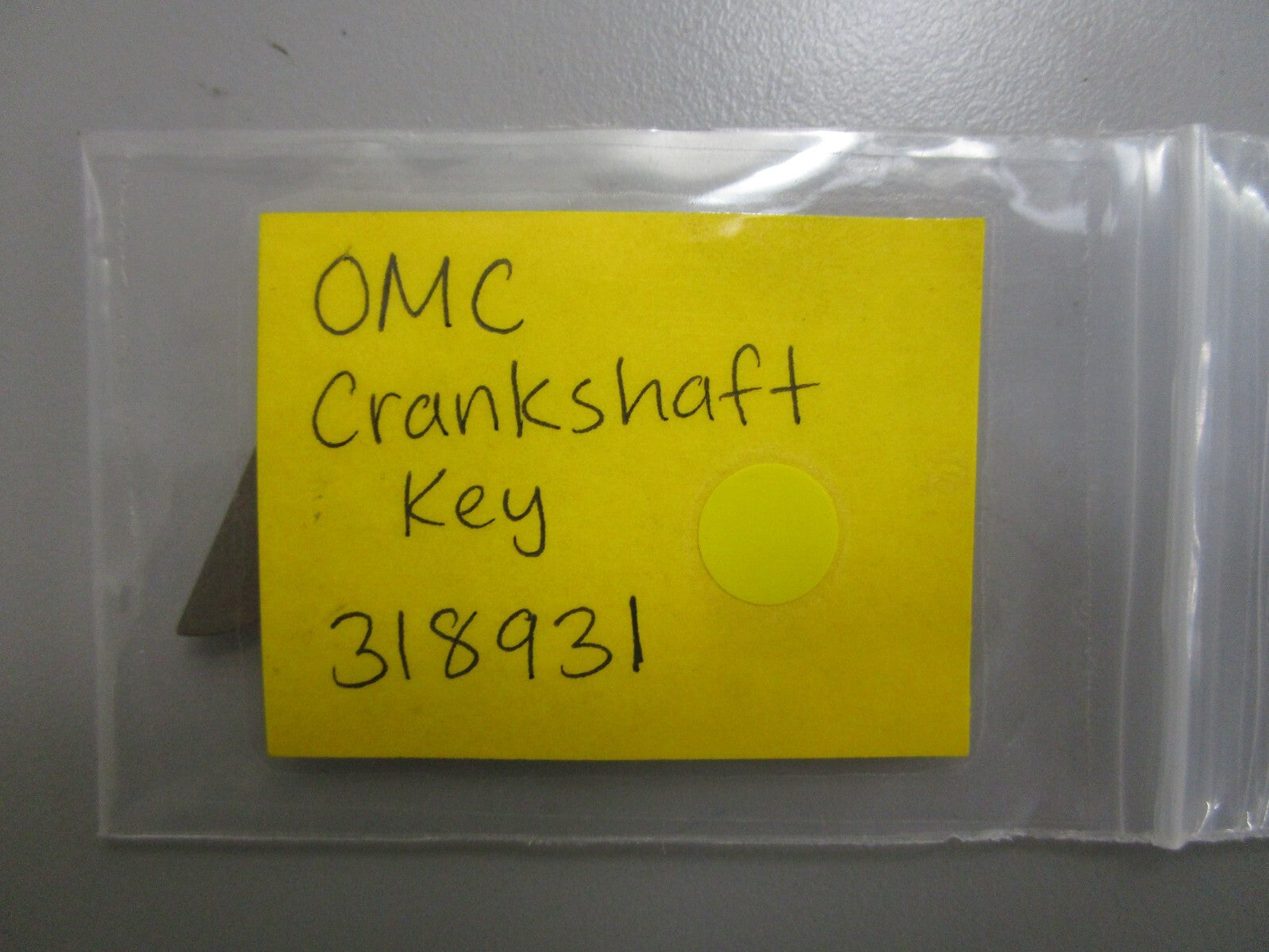 *NEW OEM* 0810 OMC Johnson Evinrude Crankshaft Key 318931 0318931