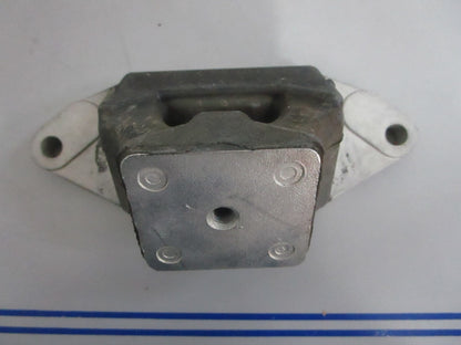 *NEW OEM* 0820 Yamaha Rubber Mount 66V-44157-01-8P