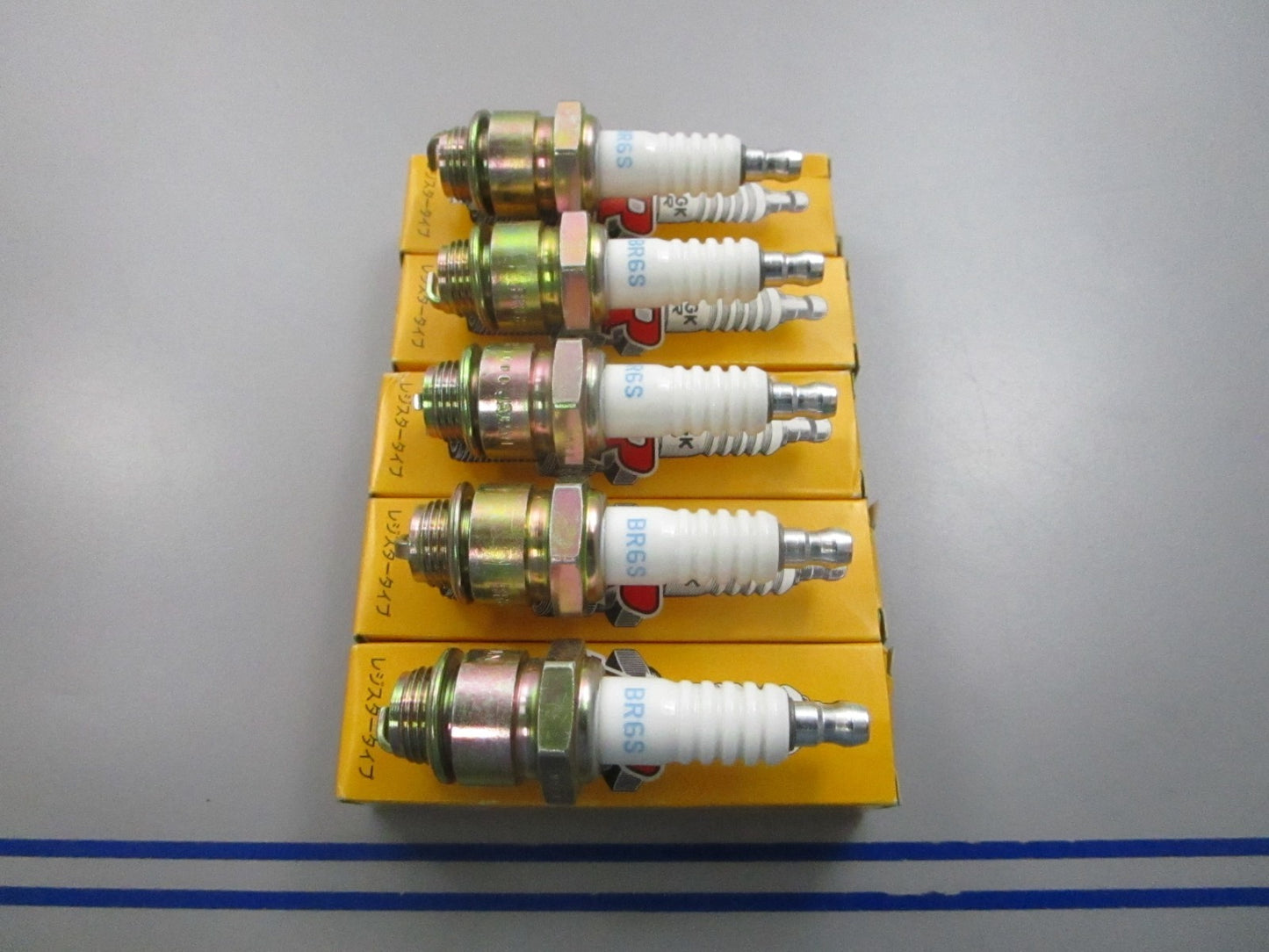 NEW (LOT OF 5) BR6S NGK Spark Plug 0810