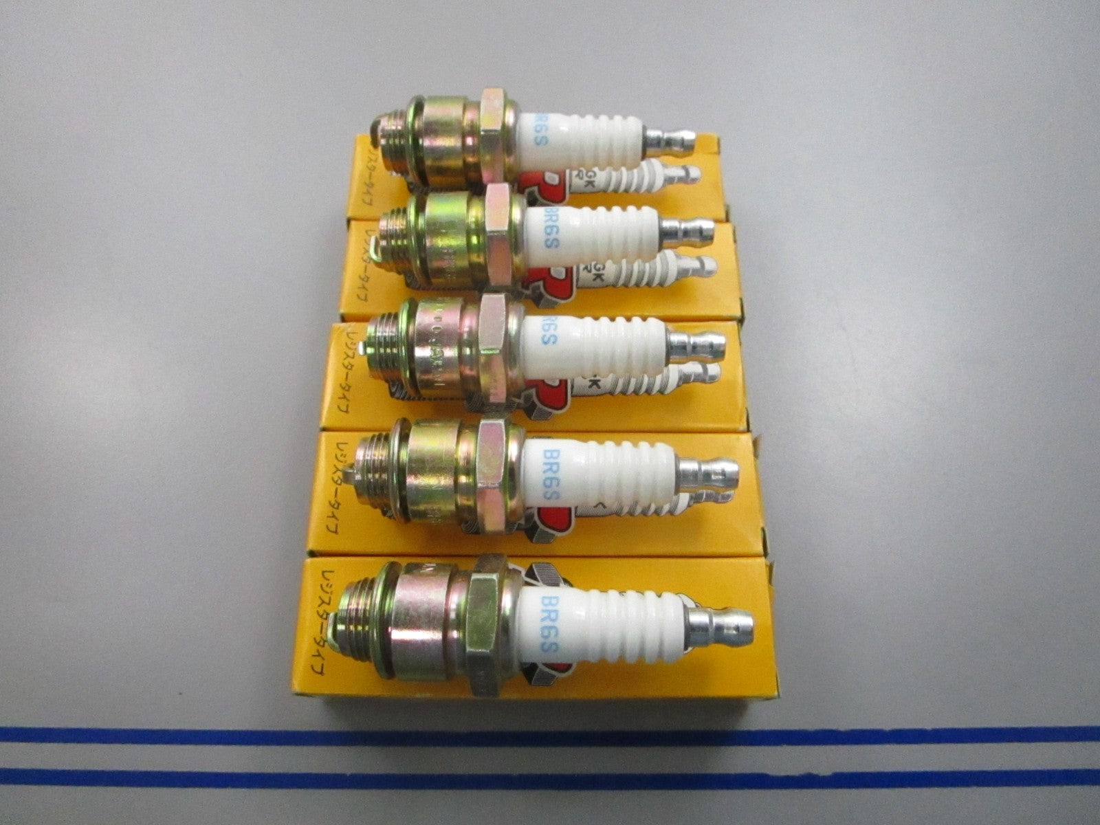 NEW (LOT OF 5) BR6S NGK Spark Plug 0810