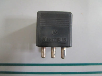 NEW OEM 0015426819 Mercedes-Benz Relay 0820
