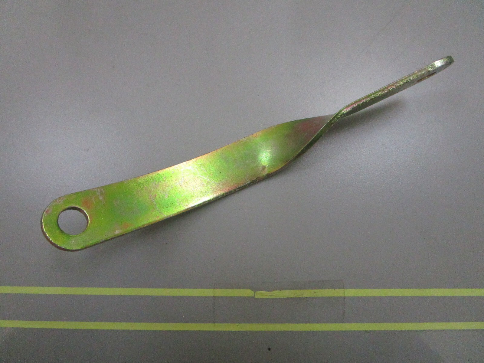 *NEW OEM* 0810 Volvo Penta Bracket 835122