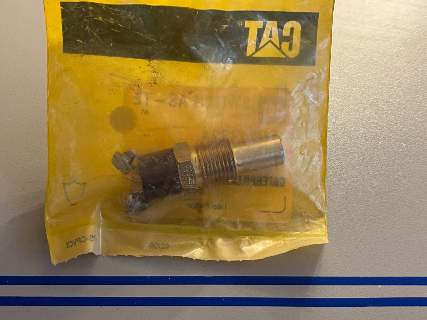 NEW OEM 203-3221 CAT Caterpillar Temperature Switch Assembly 0720